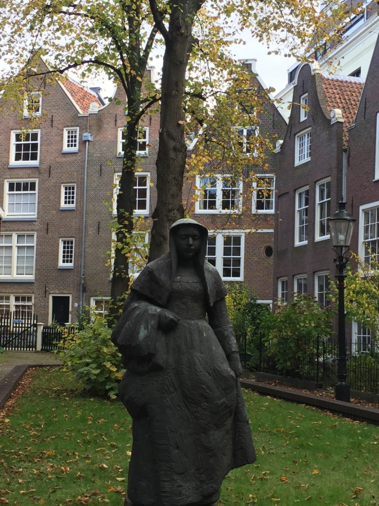 Statue in Begijnhof