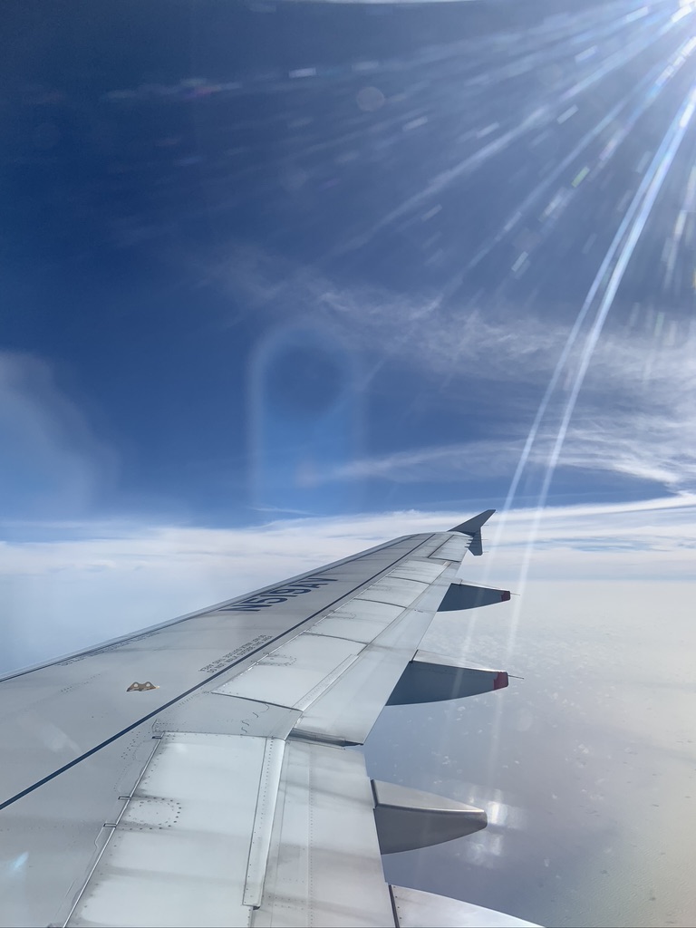 Airplane wing